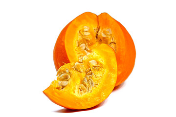 Aufgeschnittener Hokkaido-Kürbis, Kerne und Fruchtfleisch