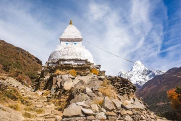Crédence de cuisine en verre imprimé Ama Dablam Buddhist stupa and Ama Dablam mountain , Nepal