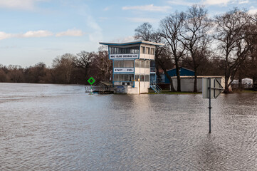 Hochwasser im Winter an der Elbe in Dessau-Roßlau 2023