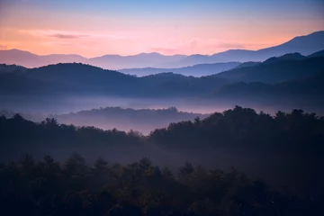 Foto op Plexiglas Sunrise over the Great Smoky Mountains in Tennessee. These Blue Ridge mountains are like no other! © Huntley.Design