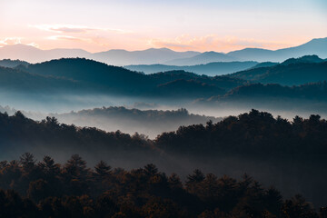 Sunrise over the Great Smoky Mountains in Tennessee. These Blue Ridge mountains are like no other! - obrazy, fototapety, plakaty