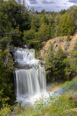 Fototapeta na wymiar Cascada Nat and Fall y arco iris, Argentina