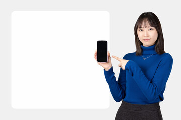 Naklejka premium スマホを指差す女性_背景白枠スペース付き