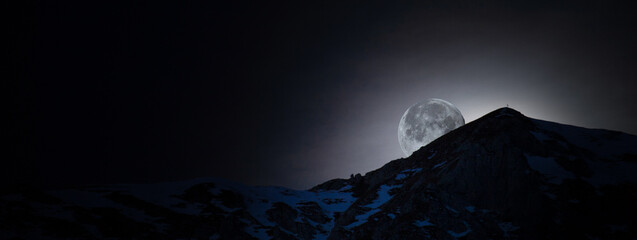  the moon over the mountains, luna, banner