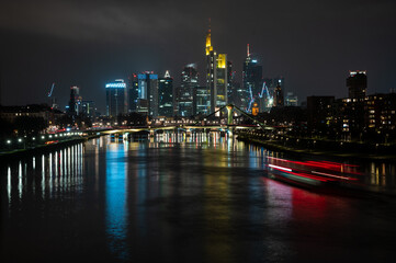 Obraz premium Skyline Frankfurt bei Nacht