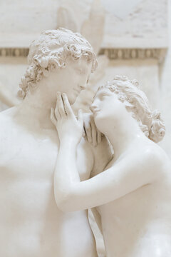 Possagno, Italy: Venus and Adonis, work by Antonio Canova, 1794 - Venere e Adone