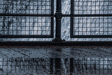Obraz premium Close up of a fence against a waterfall