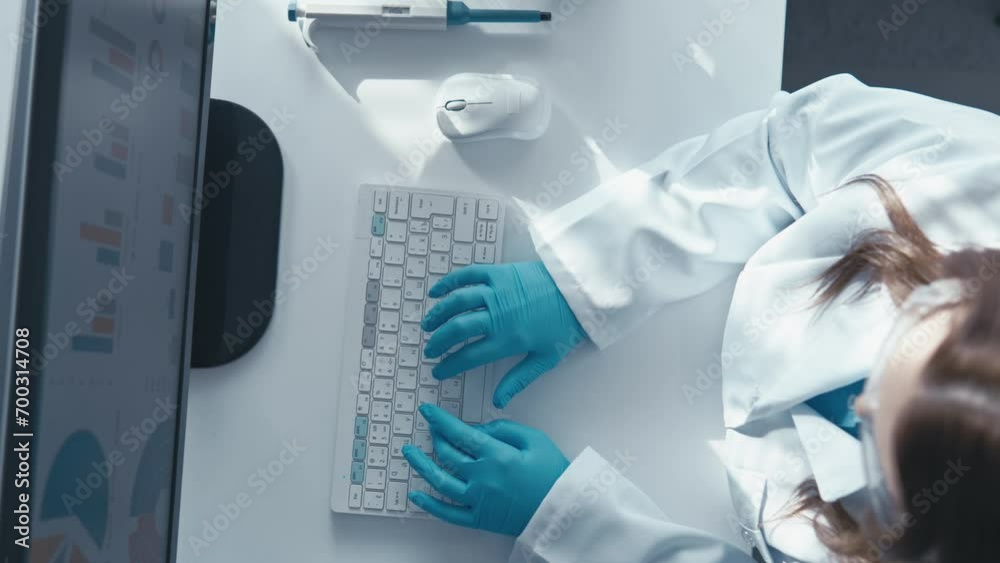 Aufkleber An online scientist enters data into the Internet at his workplace in his laboratory. A doctor works in a hospital at a computer, typing on a keyboard. Statistics Data Analysis, Research Experiment