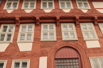 Naklejka premium Gandersheimer Fachwerkkleinod; Fassade des Rickeschen Hauses am Marktplatz