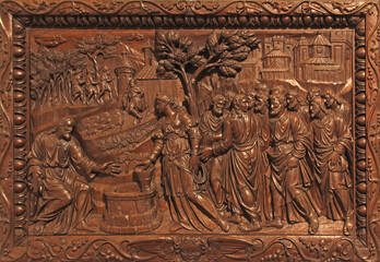 Gesù e la Samaritana; rilievo in legno conservato nel complesso monumentale di Santa Croce a Bosco...
