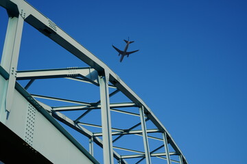 鉄橋と飛行機