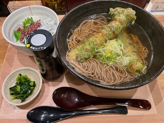 ちくわの天ぷら蕎麦としらすご飯
