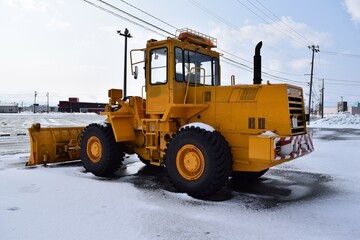 待機中の除雪車