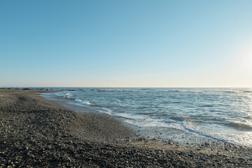 Fototapeta na wymiar 朝の波打ち際　大洗海岸の風景