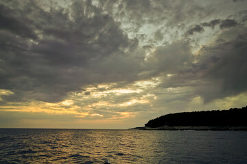 Tramonto con nuvole e luce drammatica,Medolino. Istria. Croazia