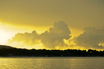 Tramonto con nuvole e luce drammatica,Medolino. Istria. Croazia