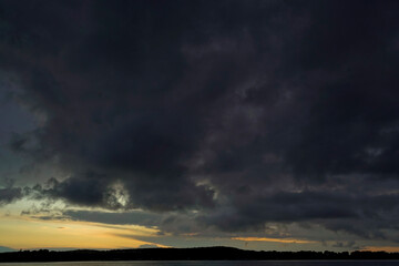 Fototapeta na wymiar Tramonto con nuvole e luce drammatica,Medolino. Istria. Croazia