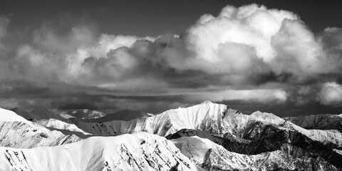 Panoramic view on snowy ridges in sun winter day - 700513362
