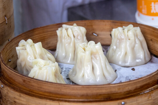 Shanghai shao mai is made from steamed glutinous rice
