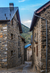 Ruelle &eacute;troite dans le village montagnard de Barruera, Catalogne, Espagne