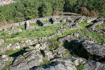Fototapeta na wymiar walls of the ruins of the Curalha hillfort, Chaves. Portugal