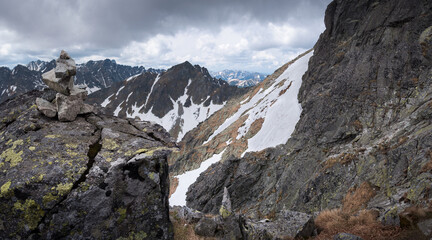 Dolina Hińczowa w Tatrach Wysokich, kopczyk kamienny.