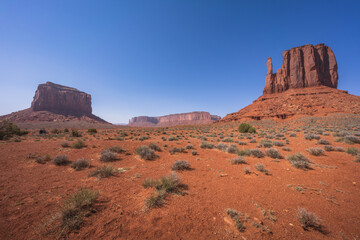 hiking the wildcat trail in monument valley, arizona, usa