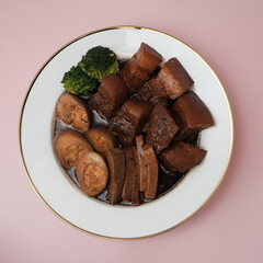Braised pork with tofu and eggs