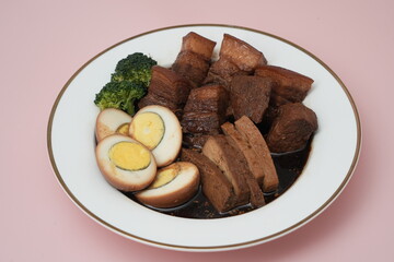 Braised pork with tofu and eggs