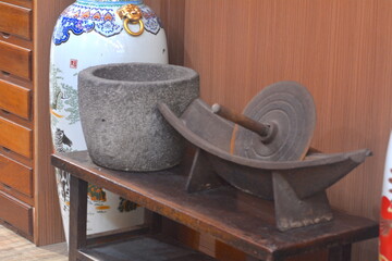 Ancient Chinese medicine rolling equipment