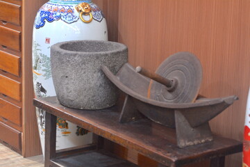 Ancient Chinese medicine rolling equipment