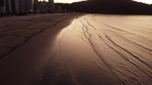 PG - CANTO DO FORTE - PRAIA - AMANHECENDO - CAM 45 GRAUS VOO BAIXO COM RAZANTE