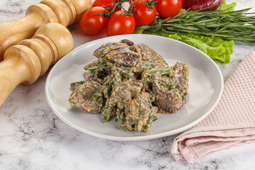 Fried turkey liver with herbs in cream sauce