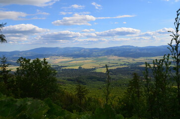 Pog&oacute;rze Spisko-Gubałowskie, widok z pociągu do Szczyrbskiego Plesa, Słowacja