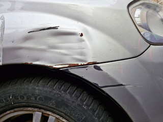 corrosion on the wing cars. The rusty right fender is covered with a corroded iron defect.