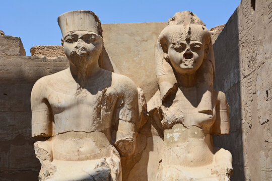 Statuen von Tutanchamun und Ankhesenamu im Luxor-Tempel, Luxor, &Auml;gypten
