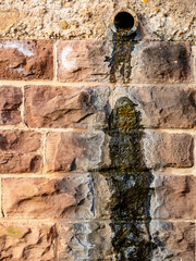 Feuchte Eisenbahnbrücke