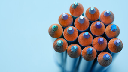 colored pencils, colors, blue, strong blue
phosphorescent