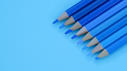 colored pencils, colors, blue, strong blue
phosphorescent