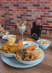 Fotografias de comida peruana marina, en una cevicheria tipica del Perú, donde se puede ver ceviche, arroz con mariscos, trio marino.