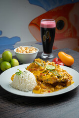 Fotografias de comida peruana marina, en una cevicheria tipica del Perú, donde se puede ver ceviche, arroz con mariscos, trio marino.