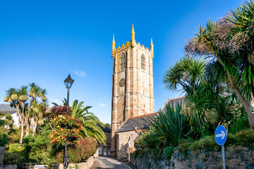 Schöner alter Kirchturm im Herzen von St. Ives