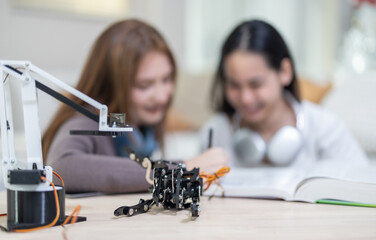 College students use STEM robot for hands-on learning, merging engineering, problem-solving at home