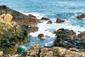 Fototapeta na wymiar Wilder Atlantik an der Küste von St. Ives