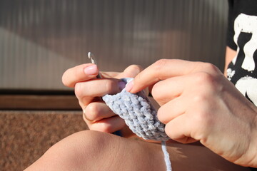 hands with knitting needles