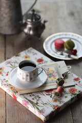 ホットコーヒーとマカロン