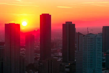 Fototapeta na wymiar tramonto sui grattacieli 