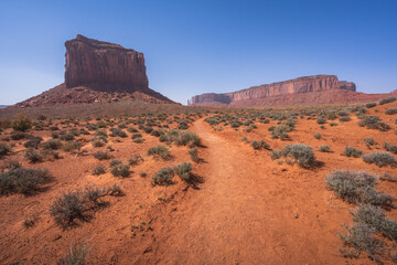 hiking the wildcat trail in monument valley, arizona, usa