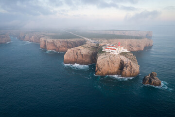 Farol do Cabo de São Vicente, latarnia morska. Sagres Portugalia. Widok z góy. © Robert