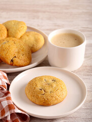 Surprise cookies with sweet filling